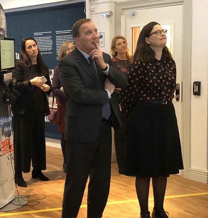 Idag hade ambassadör Veronika Bard och jag äran att få orientera statsministern och utbildningsministern om (det svenska) initiativet till Internationella alliansen för hågkomst av Förintelsen <a href="/TheIHRA/">IHRA</a> och dess arbete, i samband med deras besök på <a href="/levandehistoria/">Forum för levande historia</a>. Foto: FLH