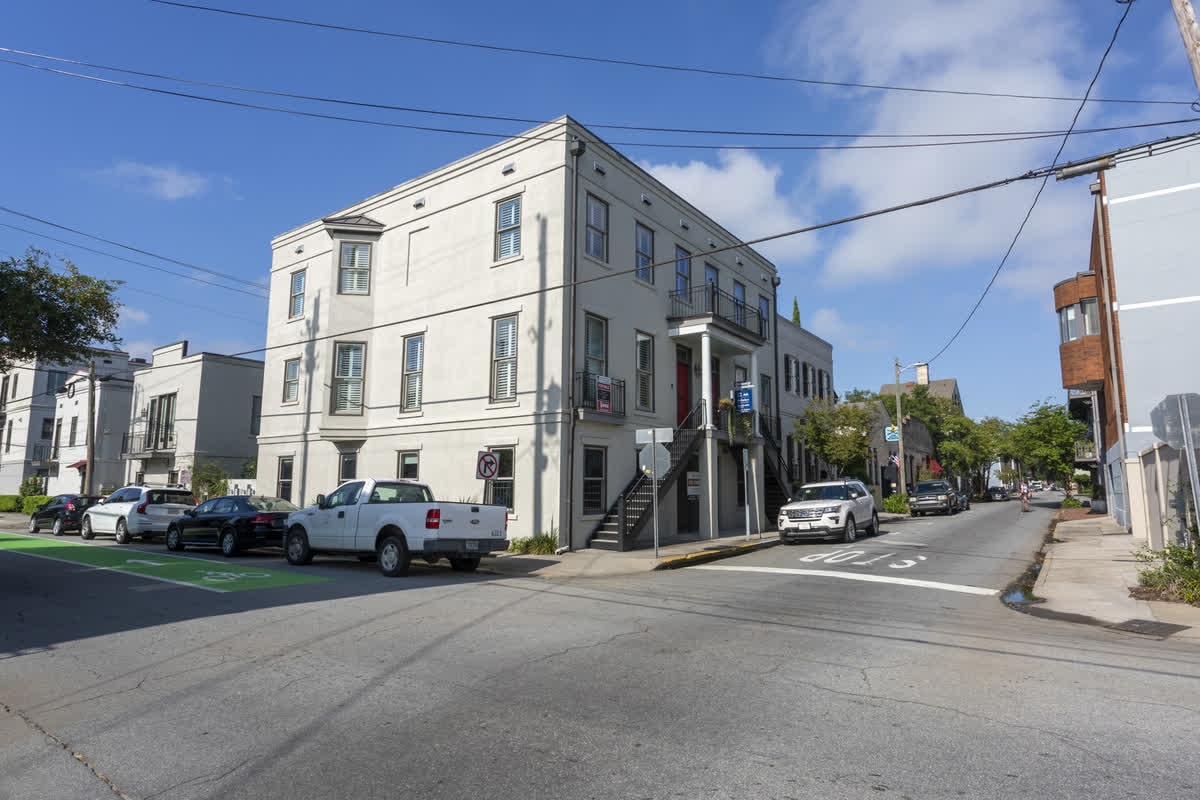 OFFICE PROPERTY FOR LEASE! Well laid out office space in the Historic District. This 2148 sqft space is well laid out with 3 private offices! qoo.ly/33xtig