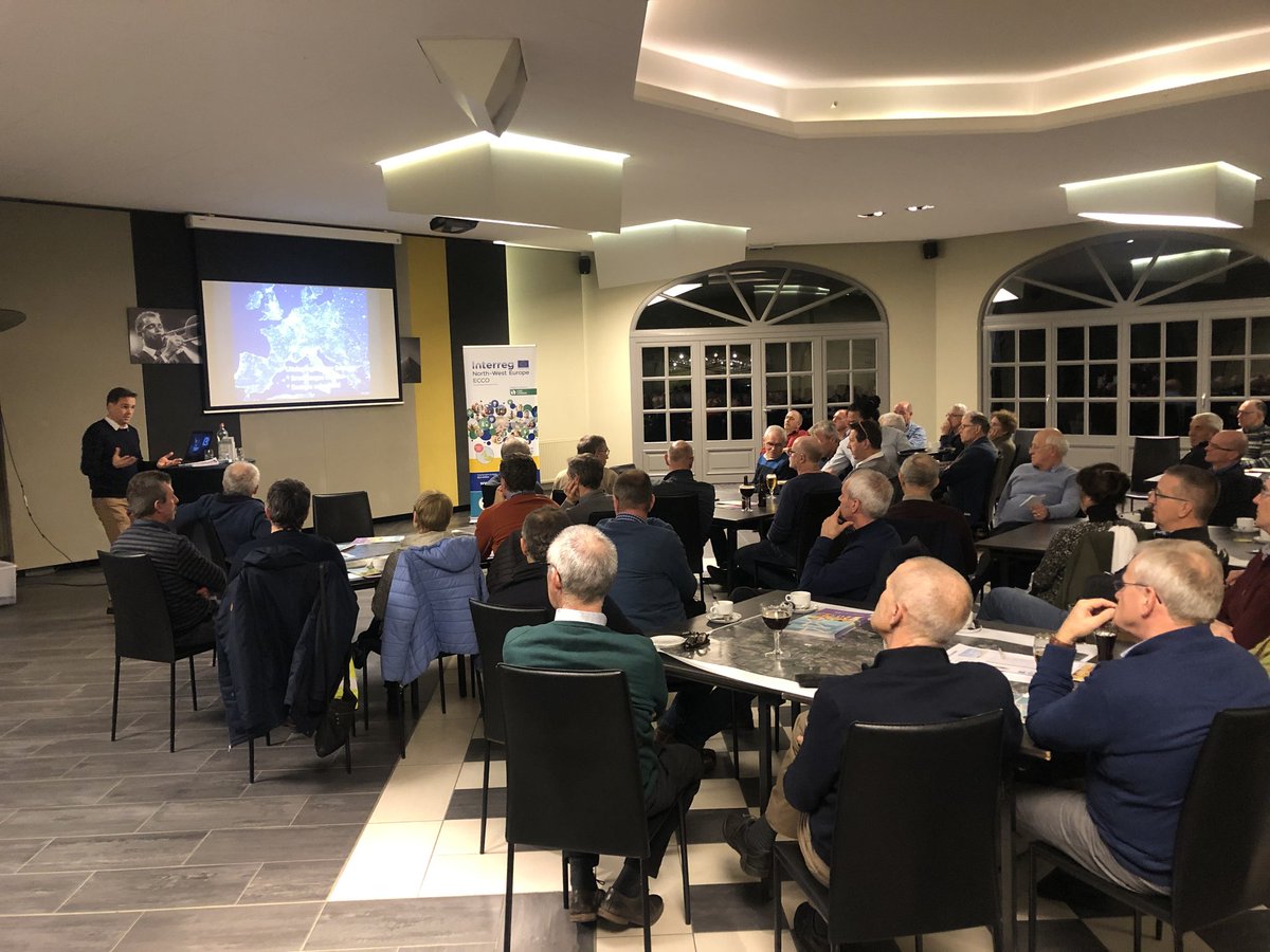 InnoSteunpunt's tweet photo. De leden van het @LandelijkeGilde gewest Kalmthout kregen vanavond de workshop 'Dorpen vol power'. 50 geïnteresseerden brainstormden over mogelijke samenwerkingen in hun dorp rond  hernieuwbare energie #eccoleads @INTERREG_NWE #platteland https://t.co/EnYp8rlh9O