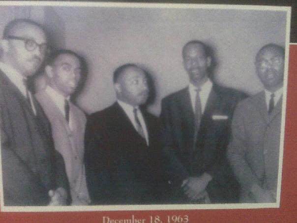 TheEXi_Alphas's tweet photo. “Our lives begin to end the day we become silent about things that matter.” - DrMLK
•
Today we Honor our Brother Dr. Martin Luther King Jr. leader in the Civil Rights Movement. Pictured is Dr. King with Epsilon Xi Charter members Circa December 18, 1963🤙🏾 #APHIA @apa1906NETwork https://t.co/2OQCO2We4b