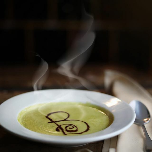 EatAtBarelis's tweet photo. Happiness is a warm soup on a cold day! Open for lunch and dinner today! #barelis https://t.co/DqAD8H5U6v