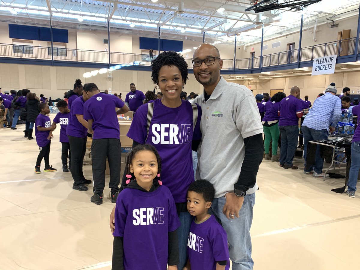 FBCG's tweet photo. This MLK Day, we had 2,500 people signed up to volunteer to make this a day of service, and not a day off. We partnered with Convoy of Hope, 13 PG County Public Schools, the Washington Hebrew Congregation and Central Union Mission DC to make a positive impact. @pgcps #FBCGLive https://t.co/pR0C6cAUZx