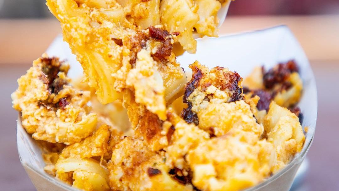 Honoring all that’s #melty on #nationalcheeseloversday with our premium #fixin, Mac N Cheese. 

#saycheese #macncheese #babybluesbbq #bbq #bbqnation #onceacheeseloveralwaysacheeselover #cheesy #allthecheese #cheeses #cheeseforlife