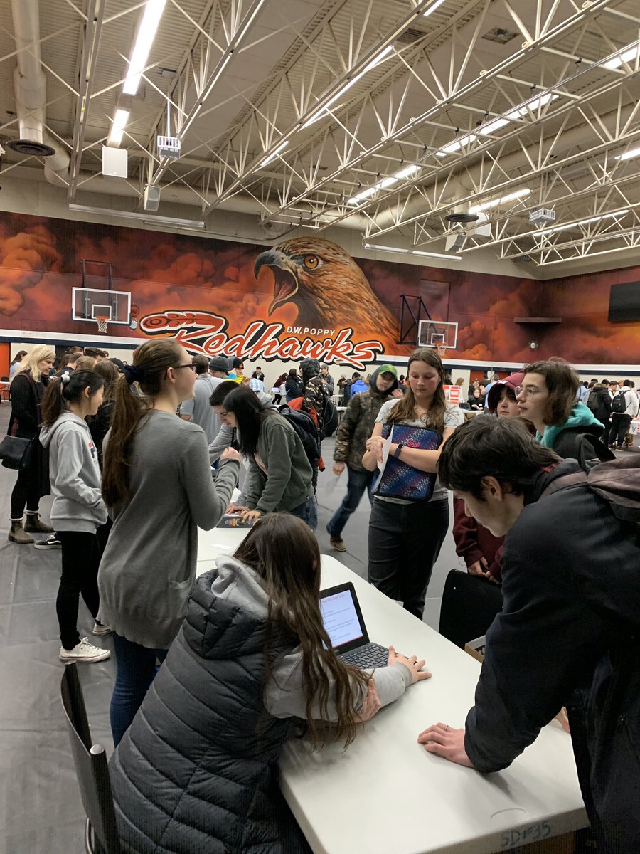 YunLenyun42's tweet photo. Impressive stories shared @DWPoppy both Gr 9 mini-Capstone and Gr. 12 Capstone presentations incorporated deep thought and personal meaningful journeys. Congrats @GollubAaron and Career team in supporting your students 😇. #lifelonglearning @LangleySchools https://t.co/QcnPkqcoAt