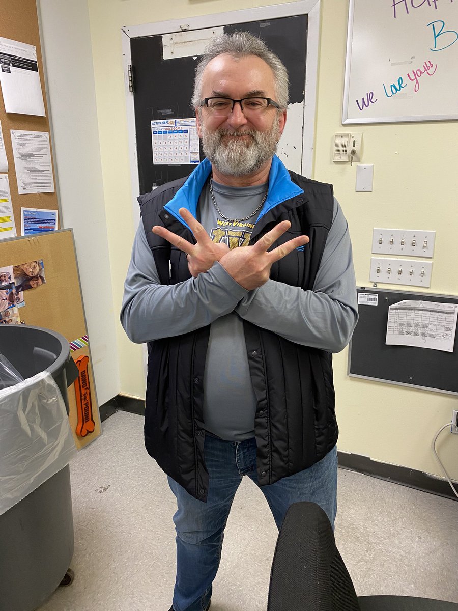 Ben with another Premium for #kmall. <a href="/daleb1/">Dale S. Brown</a> <a href="/404girl/">Betsy Francis</a> @cordykyle <a href="/cellularken/">Ken Snyder</a> <a href="/beastsofkcity/">The Beasts of KCity #BeastMode</a> @eddiemassieatt <a href="/GKeiling/">Greg Keiling</a> <a href="/molliepage18/">Mollie Page</a> #beastoftheeast #dawgpound #topdawg #attemployee