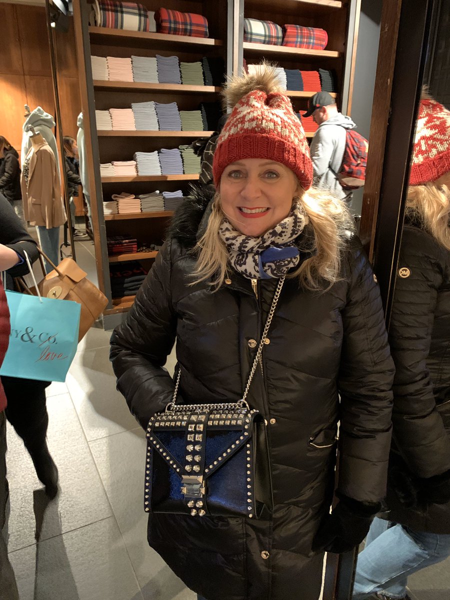 flybyday63's tweet image. Very cold today in #NewYork 
We have the whole day here, and pick up is at 21:20pm, so after a walk in a frozen #CentralPark I think I will just hit the shops and make the most of the sales..! 😀
#backtobacks #cabincrewlife ✈️
