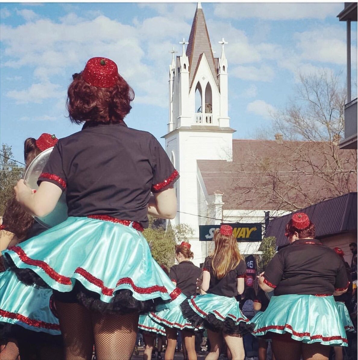 muffalottas's tweet photo. Happy Monday❤️💙 May your coffee be strong and your red lips be bright 💋💄 #Muffalottas #muffstuff #tenyears #shimmies #MardiGras #NewOrleans https://t.co/kplTAref1r