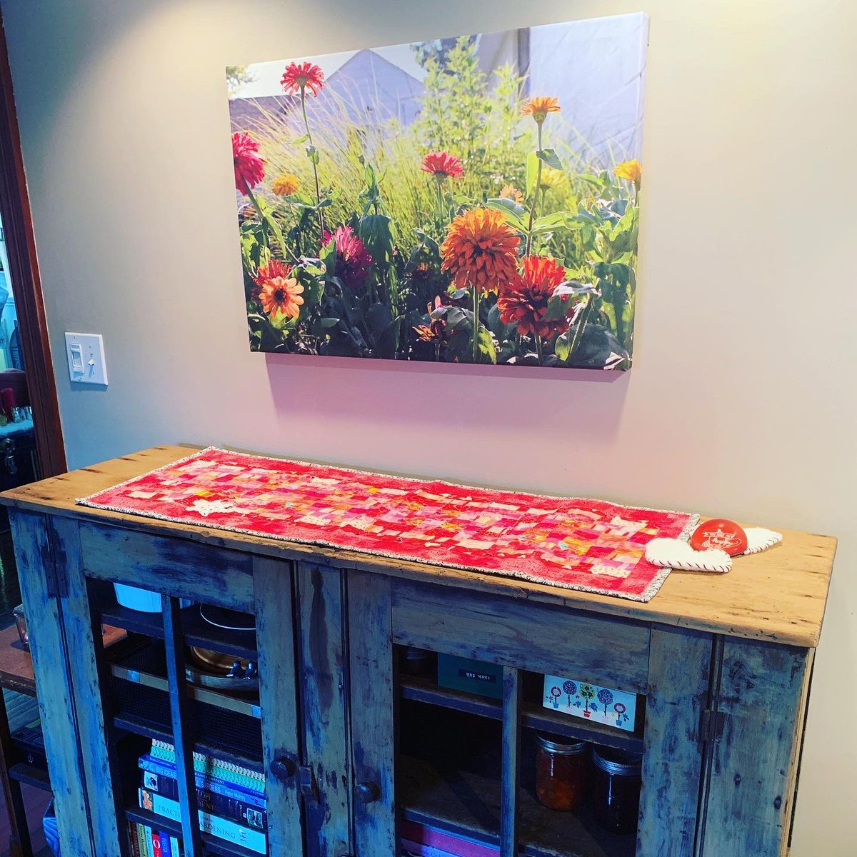 LeslieAMarshall's tweet photo. I took this photo of my mom’s zinnias a few summers ago. 🌺🌼🌸I made my mom a canvas print of it and decided to order one for me too. I love it in my kitchen! A reminder spring is coming and summer garden inspiration! #zinnias #gardening #hopeforspring https://t.co/BDNI2AawTE