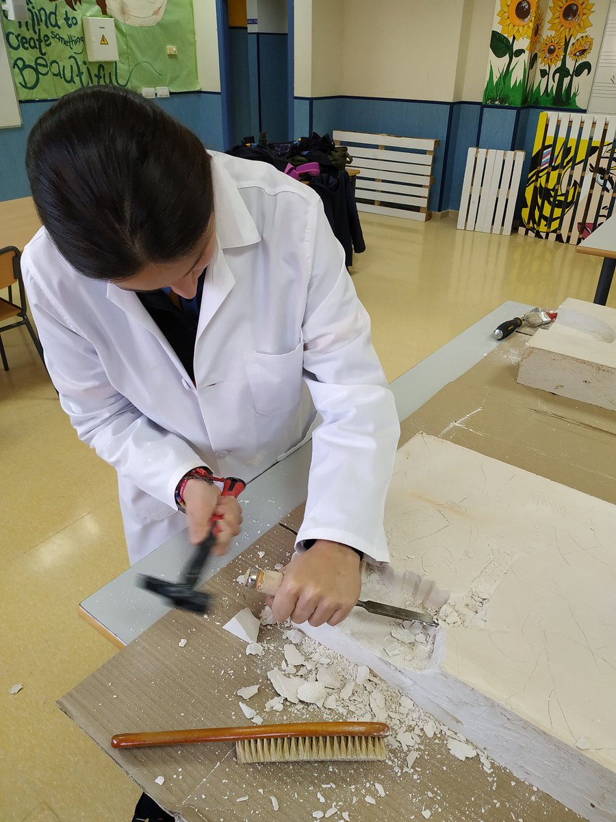 Honojusmun's tweet photo. Seguimos generando volúmenes, en @Novaschool_es #MedinaElvira estamos inmersos en nuestro #proyecto #artistico @Guernica. Estudiamos las #formas, #composición y #reinterpretación en el #arte.
#tallar #escultura #educationforlife https://t.co/QarWNLxeQE