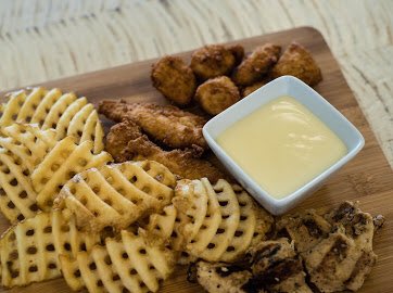 It’s #NationalCheeseLoversDay great time to add some cheese sauce. What would you dip first?