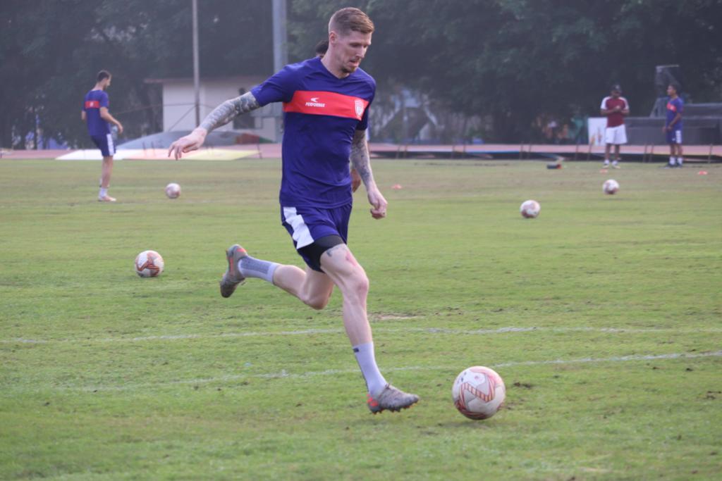NEUtdFC's tweet photo. Keogh vs Kai in 📸 https://t.co/oSbeWlxfJD