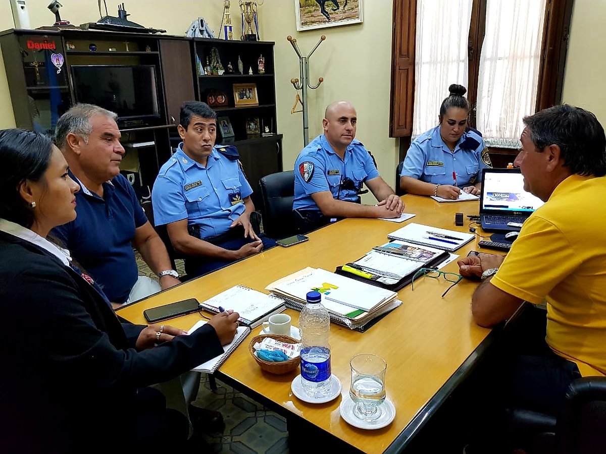 danielsalibi's tweet photo. Reunión con las Autoridades de la @PoliciaCbaOf para Garantizar la #Seguridad de las #Familias y los Presentes en los #CarnavalesInfantilesMendiolaza2020 del 29/01 al 01/02 (4 Noches)
@alfonmosquera
@minsegcba
#SeguridadCiudadana
#SimplementeGestion https://t.co/hY24PYhLTm