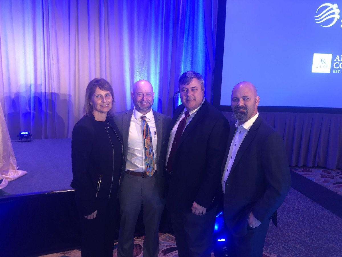 RocketCrafters's tweet photo. It was a pleasure meeting 
@wesbury at the Economic Development Commission of Florida's Space Coast 2020 Economic Forecast Evening. It was entertaining and insightful!  #EFE2020 https://t.co/ci1U4jLcXj