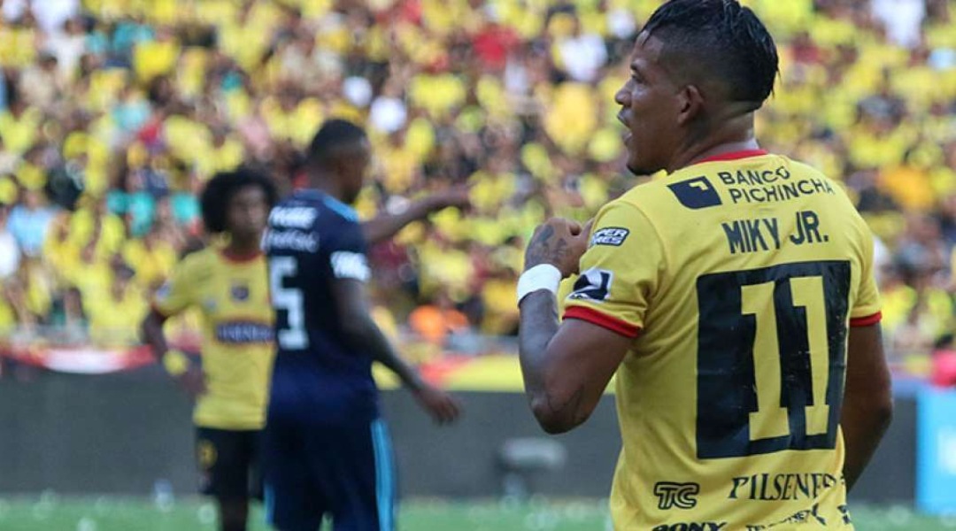 Caravana750's tweet photo. Si Arroyo regresa a #BarcelonaSC...¿podría ser titular? 🤔

🔁RT No creo
❤️Será gran aporte

#NaciónDeHinchas https://t.co/zeQRpYmKHF