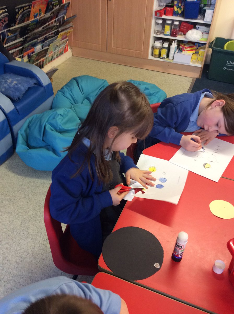Heapey_Class's tweet photo. We have looked how amazing our planet is. Now on to the rest of the solar system. A great rap on storybots helped us learn about the planets and what they are like. #solarsystem https://t.co/yBxmeRBPjj