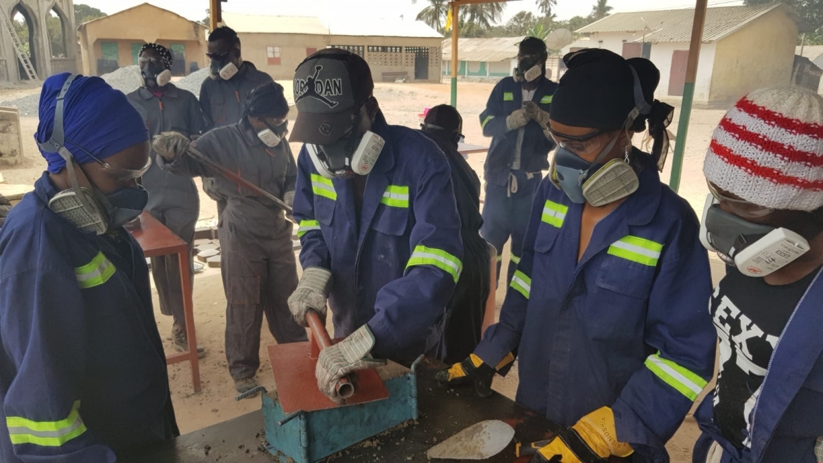 WasteAid is doing great work in the developing world by helping to create processes for dealing with the increased #waste that comes with industrialization and a growing economy. Check out this profile on their work in Gambia. #Recycle readyforsocial.com/72c754312f7