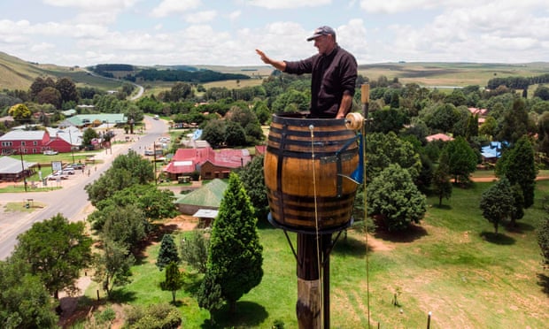 acb_co's tweet photo. #Overlook (v): to #provide a #view of, especially from above. Eg: "Two months in a #barrel: #South #African man set to break #pole-sitting #world #record. #Vernon #Kruger sits on his pole which overlooks the town of #Dullstroom. https://t.co/hadb4QJhg5