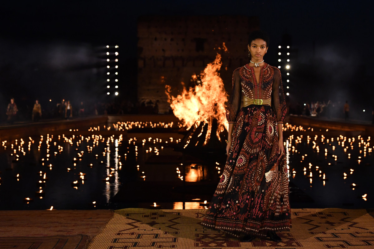 fashionnews0's tweet photo. Watch the Dior Couture Runway Show Live https://t.co/poY9keTTk9 https://t.co/mDqt5dSEsK