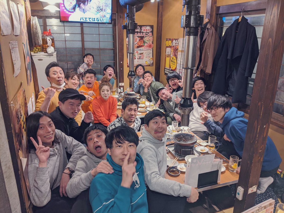 elekitel_denki's tweet photo. タイタンのみんながお祝いしてくれた‼️クレイジー💩結婚をお祝いするおかしなみんな。私以外みんな変だからこれから無視しよーっと⭐️💩 https://t.co/NjMfGel3t1