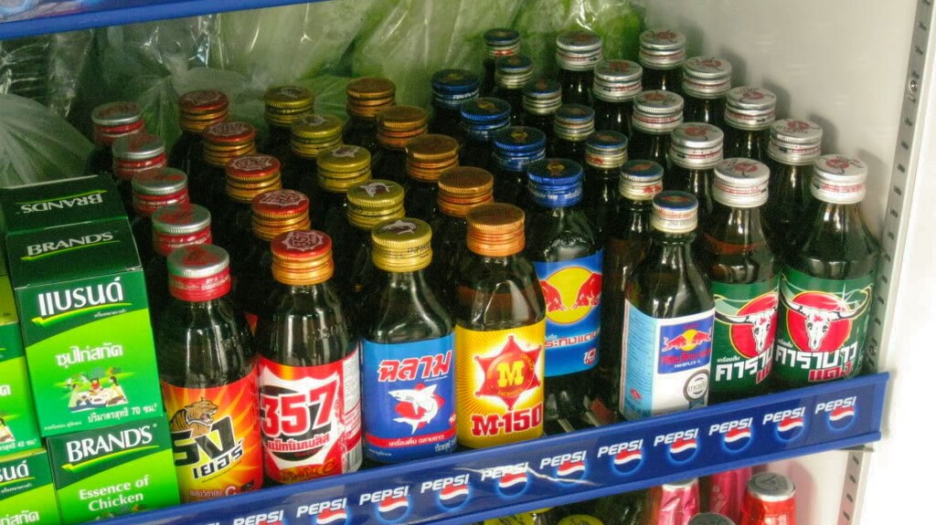 Ягуар чёрный энергетик. Энергетический напиток вьетнамский. Sparkling chupa chups напиток. Энергетики в монетке. Напиток черноголовка фантола.