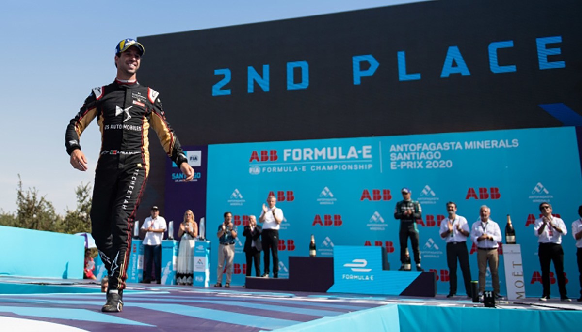 ipmp423's tweet photo. Emotivo homenaje de @afelixdacosta al gran Paulo Goncalves tras su espectacular 2º lugar en el #SantiagoEPrix de la @FIAFormulaE 
https://t.co/23y8kPTidh https://t.co/1vvJAckqyx