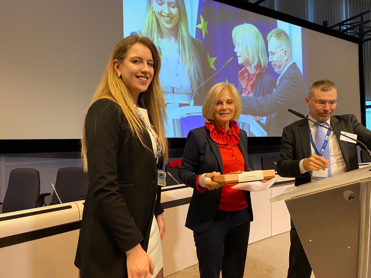 AnnaLindh's tweet photo. "There is no risk of a clash of civilisations. We are at risk of a clash of ignorance. ALF's programmes: #YoungMedVoices and #ErasmusVirtual narrow the differences between youth in the north and south of the Mediterranean". ALF President
@elisabethguigou #eujobfair in Brussels. https://t.co/7XeUqsTLSo