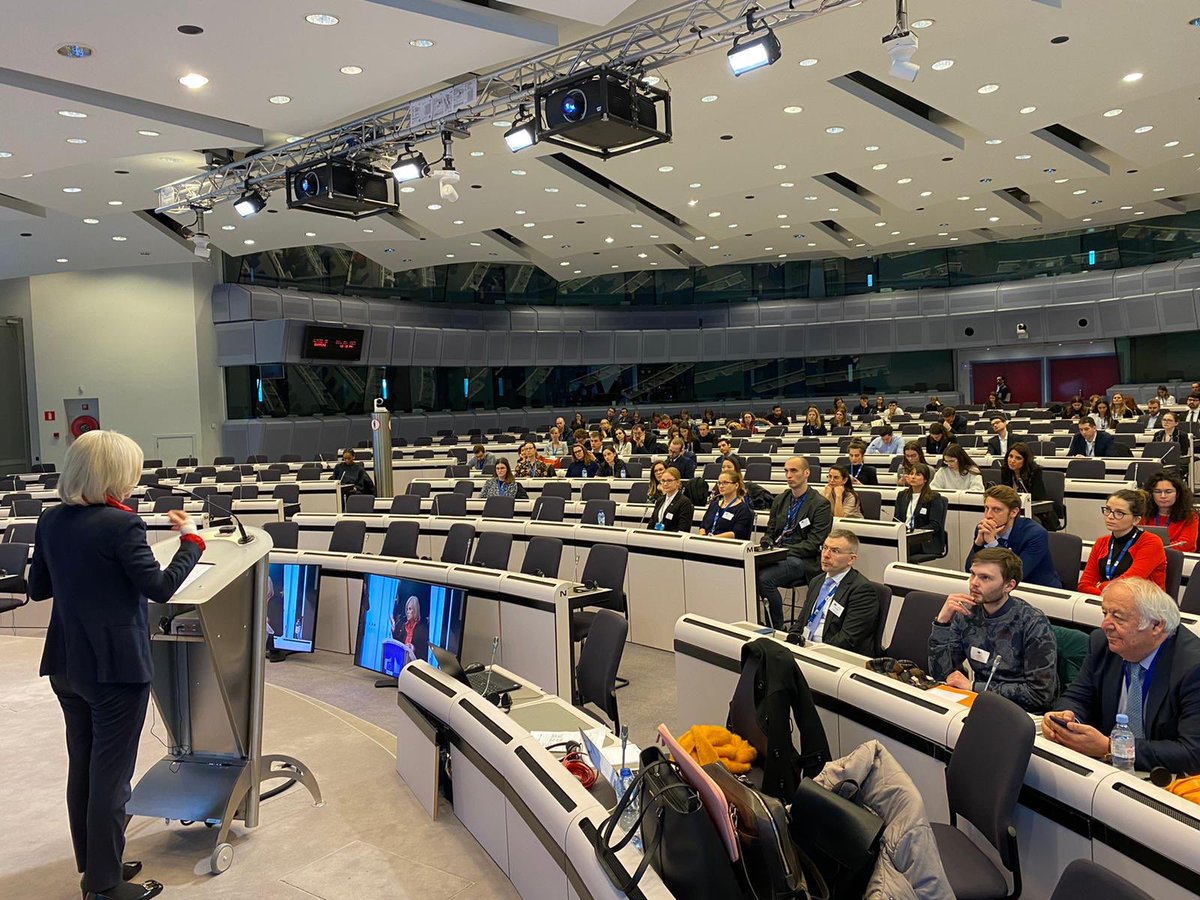 AnnaLindh's tweet photo. "There is no risk of a clash of civilisations. We are at risk of a clash of ignorance. ALF's programmes: #YoungMedVoices and #ErasmusVirtual narrow the differences between youth in the north and south of the Mediterranean". ALF President
@elisabethguigou #eujobfair in Brussels. https://t.co/7XeUqsTLSo