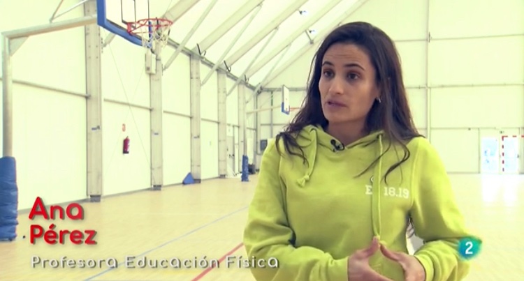 maestrocarlosef's tweet photo. Hoy 20 de enero, gracias al reportaje de @RicarOlmedo, podéis ver en el siguiente enlace el reportaje entero de Educación Física en el que sale eL CaMiNo De piEFcitos 👉🏻 https://t.co/e4vssYhGXA en la @aventurasaber de @la2_tve junto a la #edufis de @tristang1978 y @AleaRoque ☺️ https://t.co/4guKZzwxkE