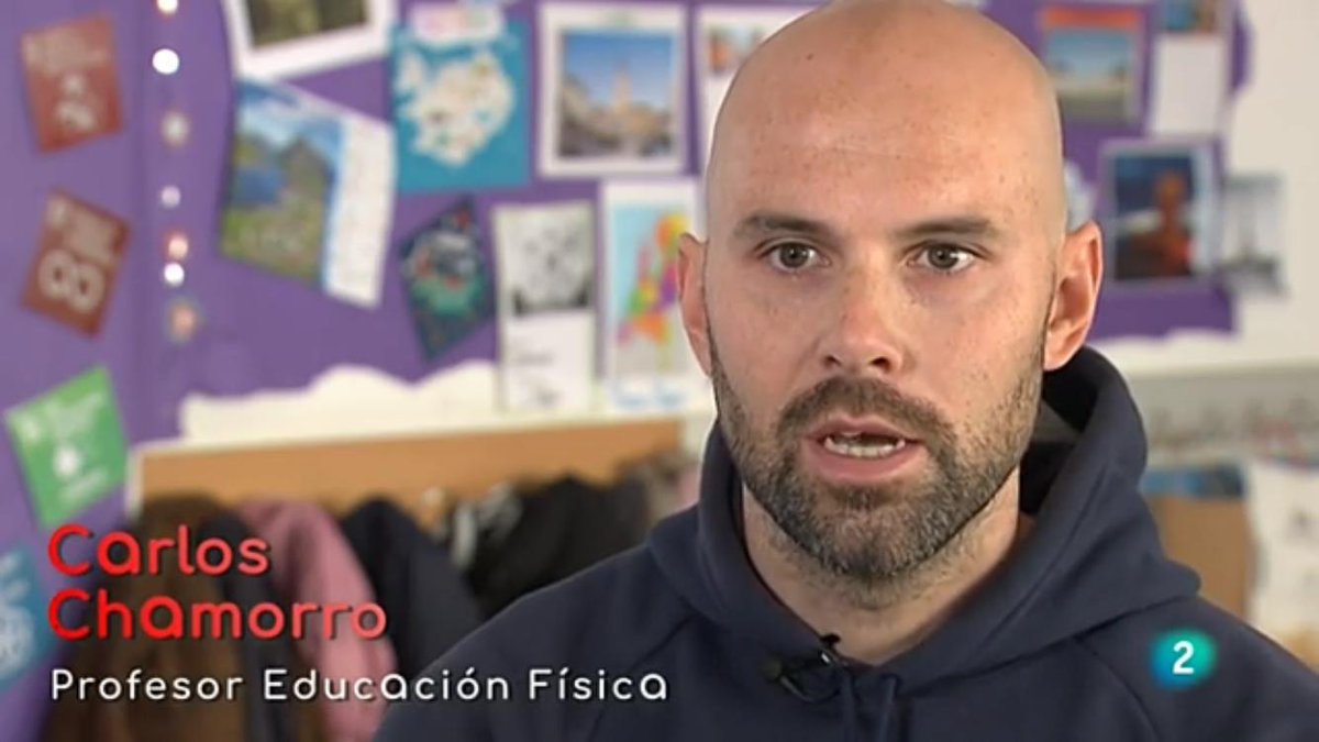 maestrocarlosef's tweet photo. Hoy 20 de enero, gracias al reportaje de @RicarOlmedo, podéis ver en el siguiente enlace el reportaje entero de Educación Física en el que sale eL CaMiNo De piEFcitos 👉🏻 https://t.co/e4vssYhGXA en la @aventurasaber de @la2_tve junto a la #edufis de @tristang1978 y @AleaRoque ☺️ https://t.co/4guKZzwxkE