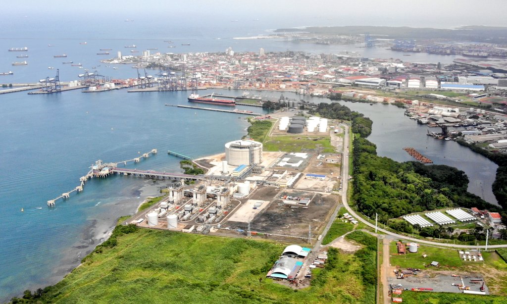 aespanama's tweet photo. ¿Qué te parece esta vista panorámica de nuestra Terminal de Gas Natural Licuado? #AESColón #SomosC3 #GNL #Panamá https://t.co/1X7EWiufGd