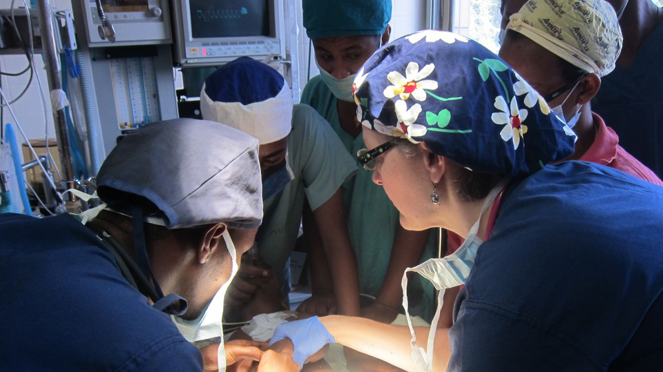 Anesthesia residents -- put your skills to use in a low-resource setting supported by ASA by applying for the ASA Resident International Scholarship. Applications for 2020-21 are due by Jan 31! #globalanesthesia #makeadifference Details here ⬇️⬇️: ow.ly/3g1650xCNrT