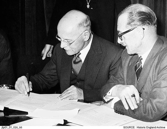 Laing opens picture archive on post war construction - buff.ly/2NqIzIl