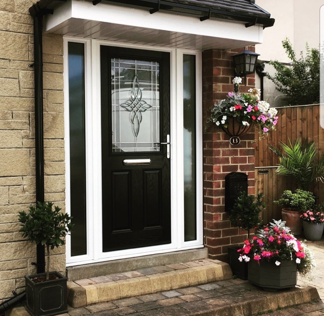 Beautiful composite door and sidelights supplied by ourselves and fitted by one of our customers. For more information call us on 01274 753700 #allabouttradewindows #trade #doors #compositedoor #yorkshire #newdoor #home