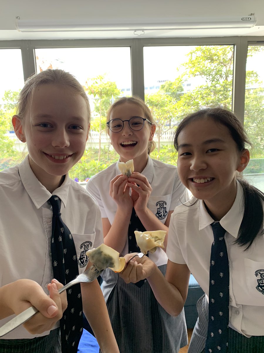 HHKSParks's tweet photo. And of course when there are delicious treats made by the Parks girls...they must be eaten! We hope all the girls have a brilliant New Years next week! https://t.co/YNnLvd9OkB