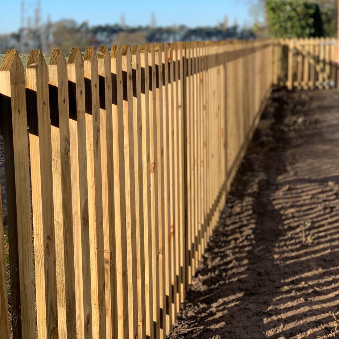 Check out this lovely picket fence we’ve installed 👌🏼 Great for keeping the dog in and it doesn’t ruin that beautiful view 🐶 #tattonfencing #cheshire #picketfence #garden #fencedesign #gardendesign #sunnyday #winter