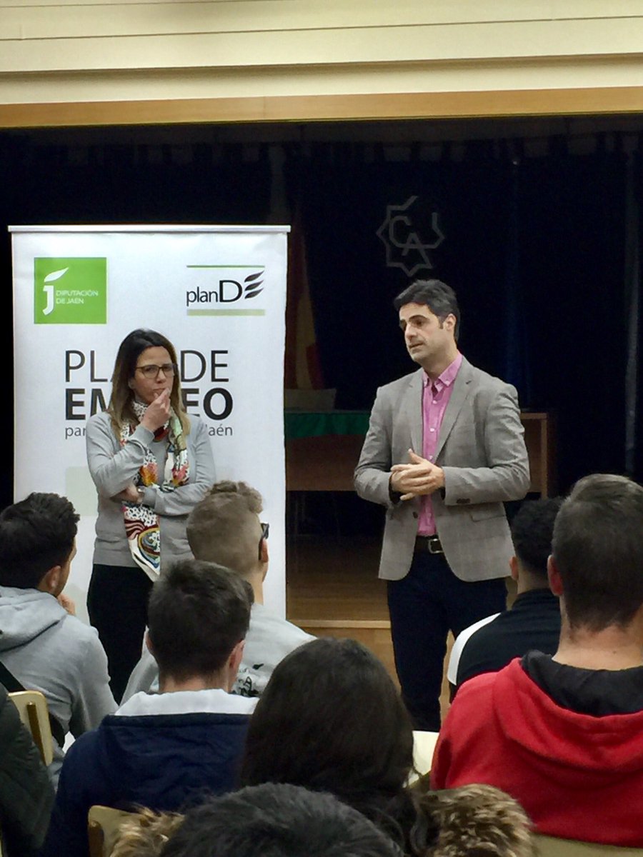 euroscola_c's tweet photo. El diputado de Empleo de la Diputación de Jaén ha visitado nuestro info point como #escuelaembajadora del #parlamentoeuropeo #empleoeneuropa https://t.co/SSQXgabdqD