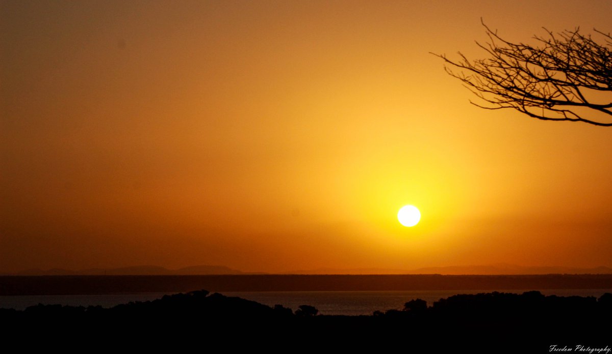 Freedom_Mngoma's tweet photo. @Green_Corridors @Tsoroh_M @HappyHippoAccom @VisitSA_UK @eThekwiniM @TourvestDM @cottageimvana @dbntourism @ILuvDBN @UmhlangaTourism @TourismKZN 1. Isithumba sunrise
2. INanda Mountain Sunset
3. Blue Lagoon Sunrise 

#ThisIsDurban https://t.co/eLwH5ui32i