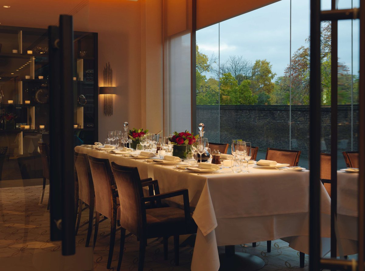 Need a boost for the New Year? Book before January 31st and get 25% off your stay at London's <a href="/royalgdnhotel/">Royal Garden Hotel</a>.  Along with the discount, enjoy breakfast on the house. bit.ly/2NnafOl 🇬🇧