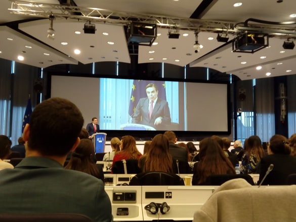 Susanna_SRV's tweet photo. The most important thing in career is the passion for your work. Do what you love! @MargSchinas speaking at #EUJobFair 2020 @EU_Commission. We are the people, we are the #future! @EUJobFairO16 https://t.co/ruAUnMU0At