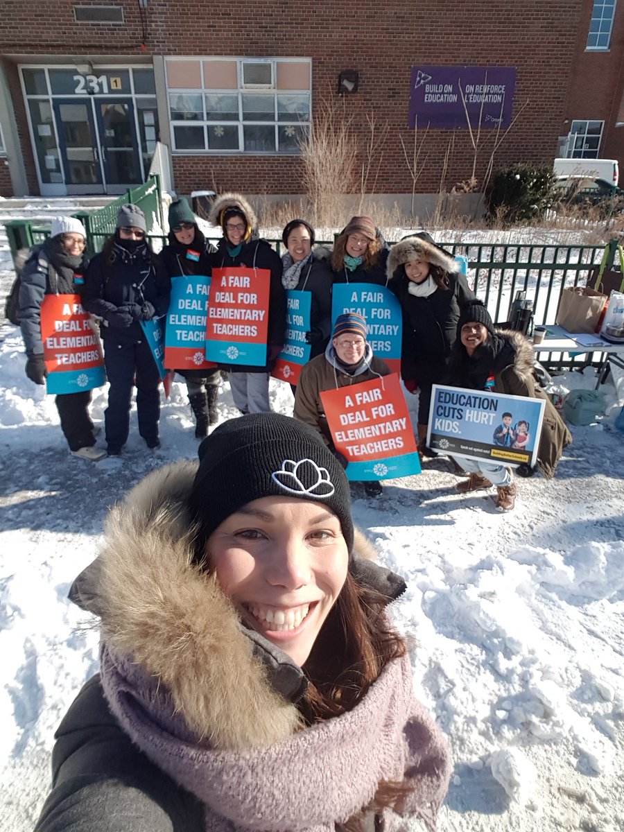 SonyaStadus's tweet photo. Cuts hurt kids!! We are all out here braving the cold to take a stand for our students!! #cutshurtkids #Istrikebecause @MsAudoo https://t.co/hkhp8J27O2