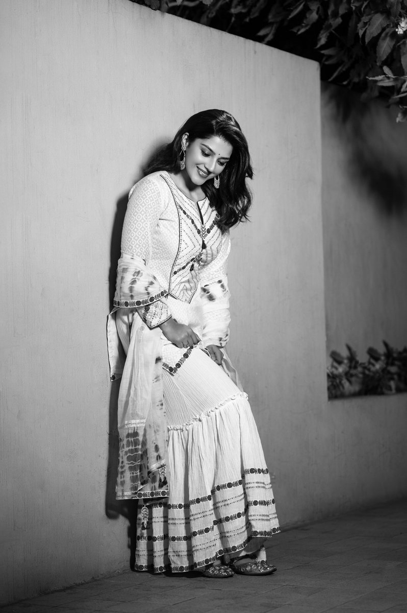 Mehreenpirzada's tweet photo. 💥💥💥 https://t.co/Xlwjgbc761