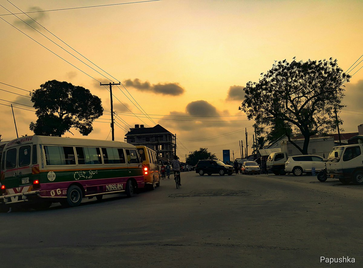 NamedWesley's tweet photo. KIJICHI BUS STATION

Day 020/366 
#2020goals
#PichaZaSimu
#Px367Challenge #Px366
#PichaPoPote #PichaKiganjani 
#ShotOnSamsungS6 #PapushkaMeku https://t.co/PMI3nz2evc