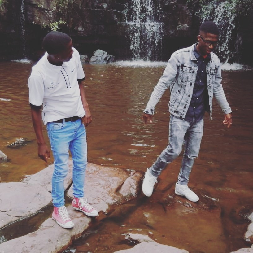TobeeLetmor's tweet photo. The music camping trip we did last month😋😍but the most important thing at the moment is this single drop @tlthemusicians featuring - Timoz - WACHIKONDI WANGA dropping soon, we so excited🤗 🔥🔥🔥 #Amapiano #housemusic https://t.co/A5He1ew8pA