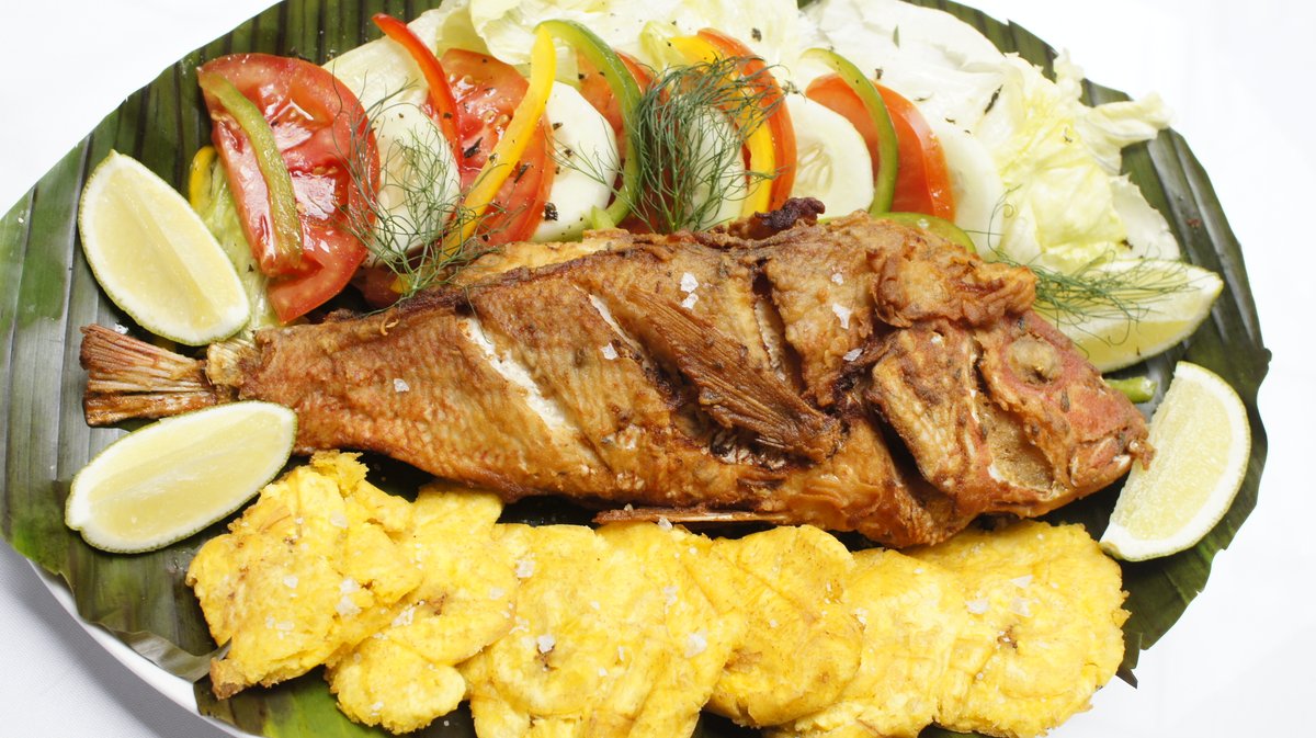 mesondelacava's tweet photo. Para esos dias en los que quisieras ir a la playa por un pescadito, pero no puedes... ¡No te preocupes! tenemos nuestro Pescado Frito al estilo Boca Chica.
#unadeliciadelmar #elmesondelacava #unoenunmillon https://t.co/Uf2FkOVWP5