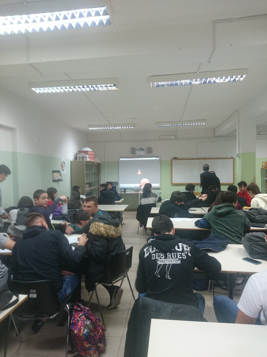 Oggi a #Zagarolo al liceo falcone e borsellino con #piar per alternanza scuola lavorO. Perché la ricerca È un lavoro. Il lavoro più bello del mondo. Malgrado tutto. Grazie <a href="/INAF_IAPS/">INAF_IAPS</a> e <a href="/AssSpeakScience/">Speak Science</a> #asl #alternanza