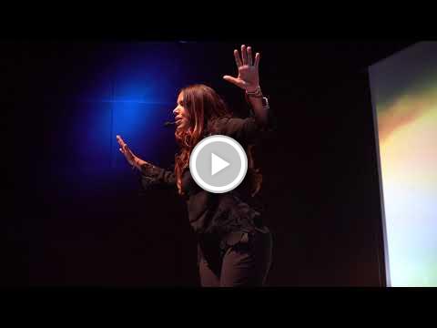 GetCreditHere's tweet photo. ¿Por qué el elefante se balanceaba? | Paola Carvajal | TEDxCaliWomen https://t.co/ORs9qTunkl #staged https://t.co/IRVfVlEyY6