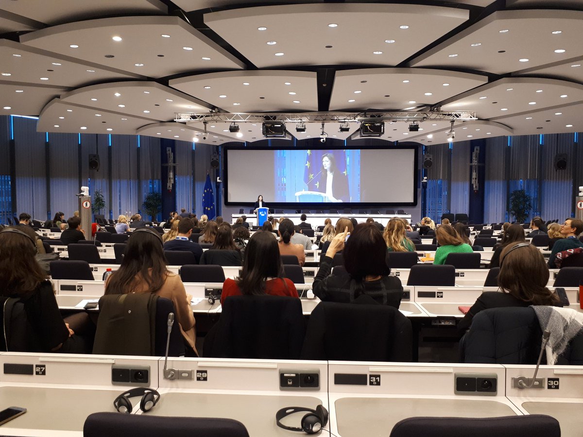 m_giannarelli's tweet photo. #EUJobFair closing keynote speech by Commissioner Mariya Gabriel - with FR>EN interpretation from @EUInterpreters #1nt ✌🇪🇺 https://t.co/1V0BodTzyt