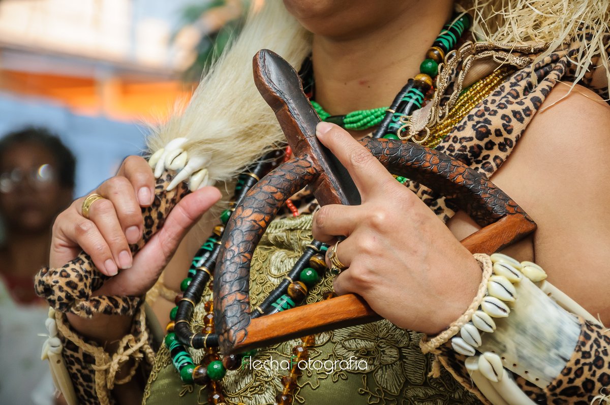FlechaFotogrfia's tweet photo. " Grande flecheiro na mão traz um ofá
Com uma única flecha não pode errar
Nas matas ele é o grande caçador
É pai, é protetor
O oke arô, oke arô, oke arô ..."
Fotografia: Alexandre Areias
Mutakalambo, caçador, nkisi da fartura
#orixa #orisa #oxossi #okearo #mutakalambo https://t.co/ZOP1aVHT4E