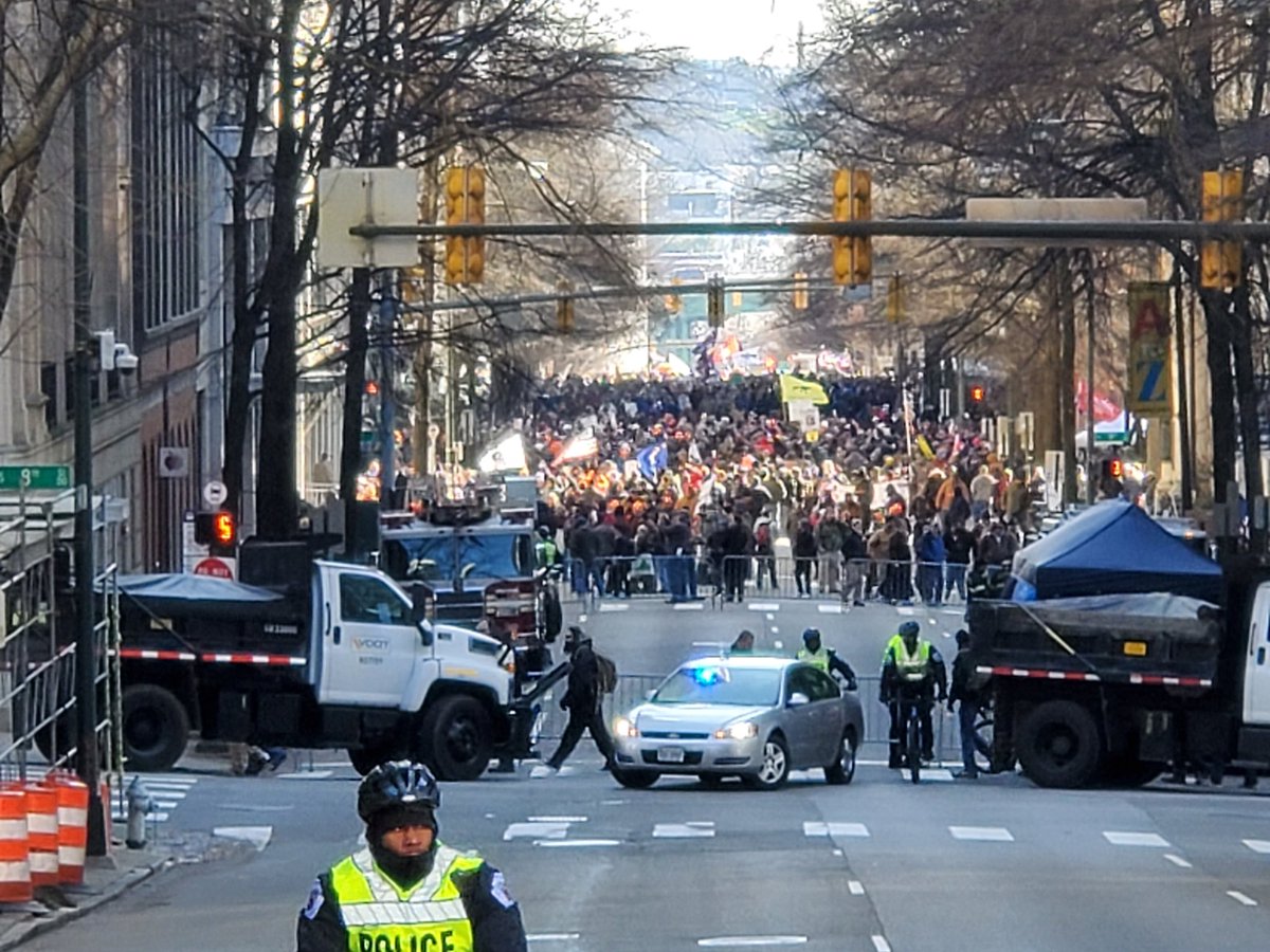 Here is a distance shot of the whole mess. The police are increasingly blocking off streets.