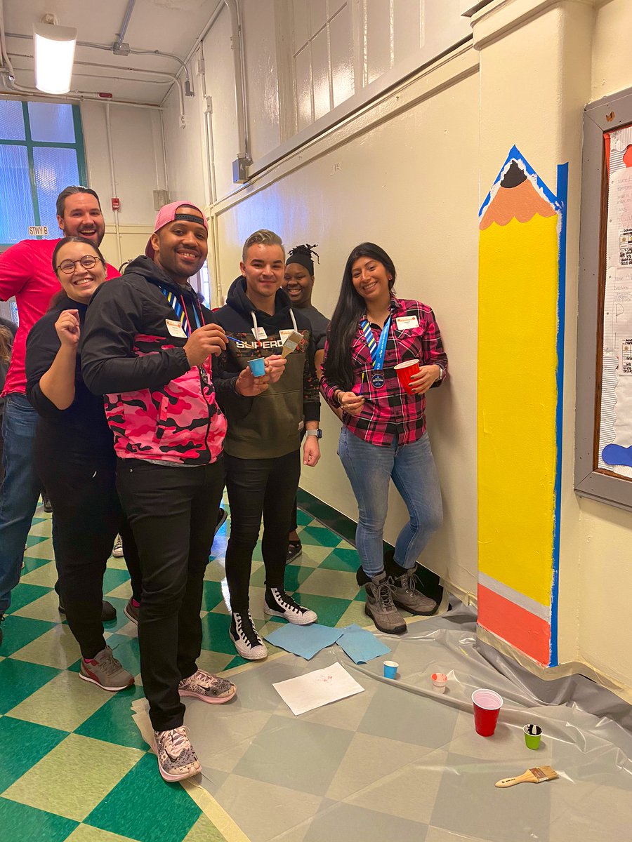 eljefe_30's tweet photo. It’s #MLK Day - a day of service!
Proud of how our @TMobile family in the Bronx came together with @CityYearNewYork to support our community!
Shout out to our leader @thayesnet for spending the day with us!
#OneBronx #NERules #MLK #CyMLK https://t.co/bGfhUIsJfk